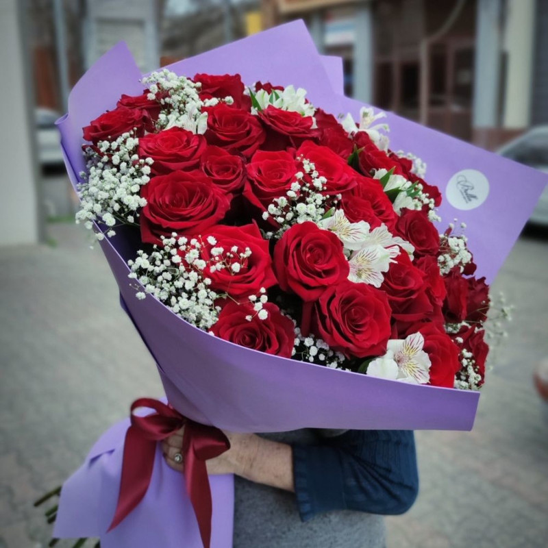 Luscious bouquet of roses, standart