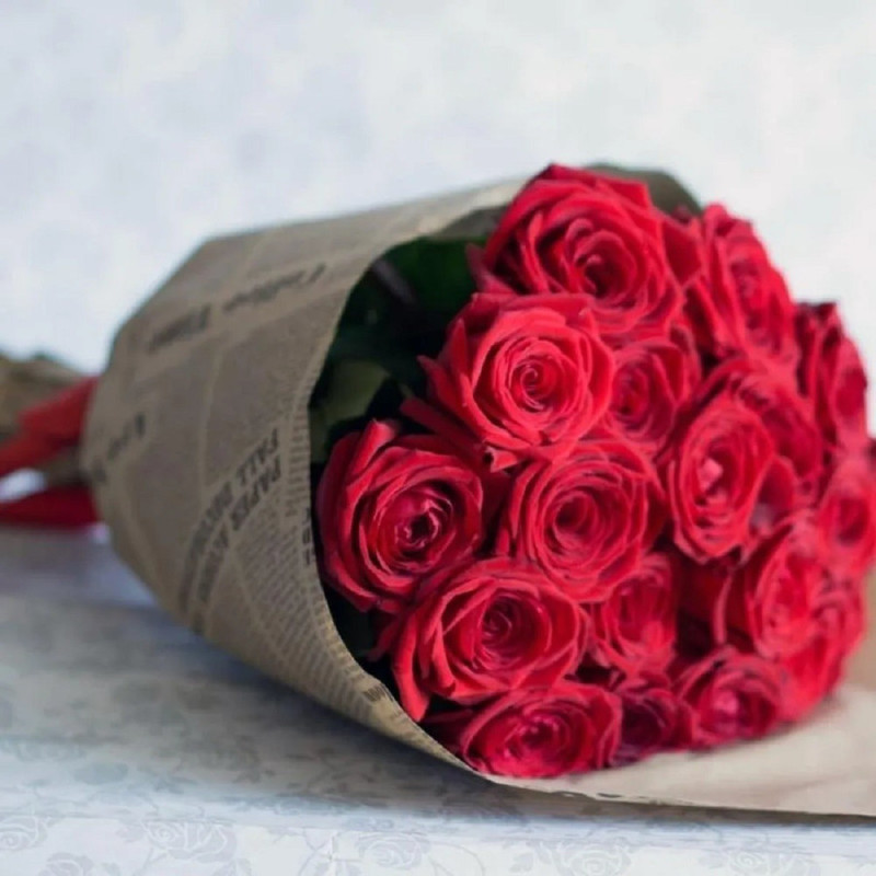 19 красных роз "Ред наоми", стандартный