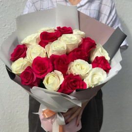 21 white and pink roses