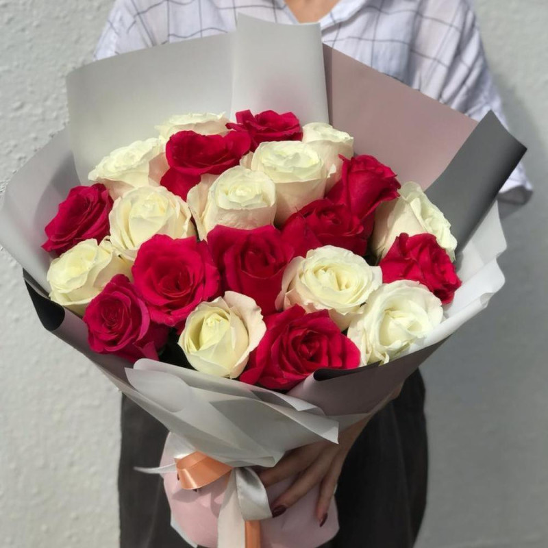 21 white and pink roses, standart
