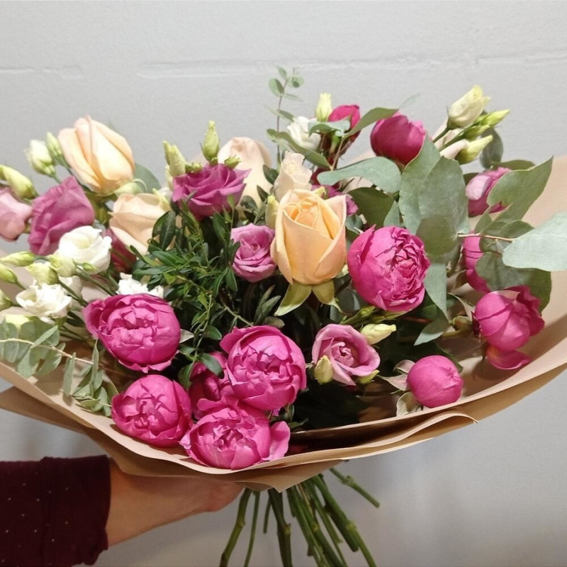 Bouquet with peonies and eustoma, standart