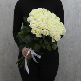 35 white roses "Avalanche" 60 cm