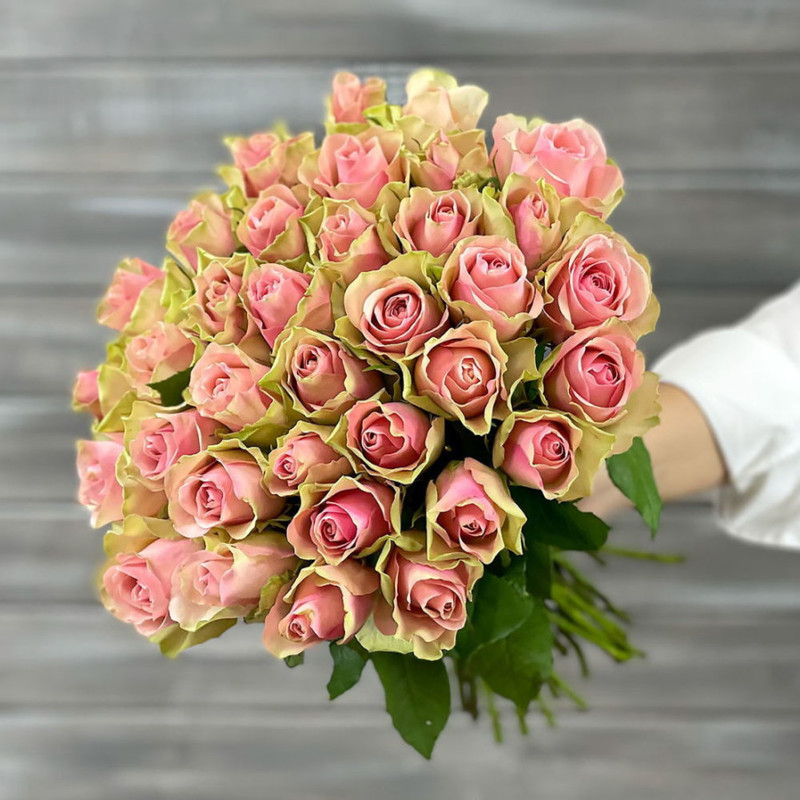 Bouquet of green-pink roses 40 cm with ribbon, premium