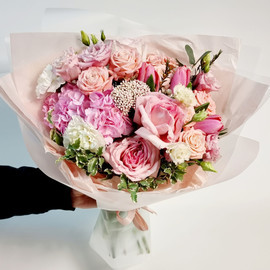 Delicate fragrant bouquet of roses