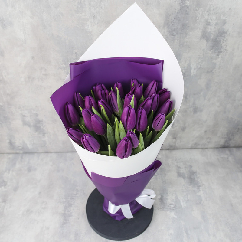 Букет из 25 тюльпанов «Фиолетовые тюльпаны в упаковке», стандартный