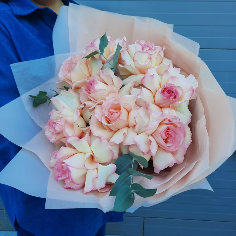 Bouquet of French roses with eucalyptus, standart