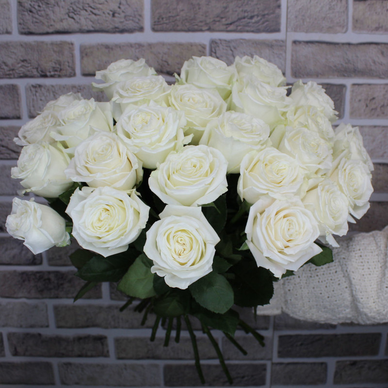 Букет из 25 Белых пионовидных роз, стандартный