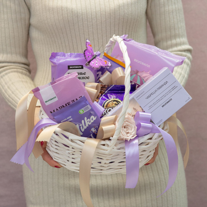 Basket with sweets, standart