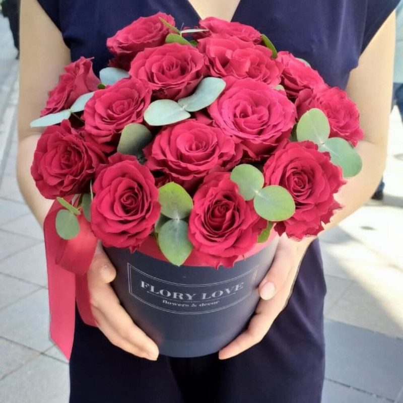 Composition of premium roses with eucalyptus in a hat box, standart