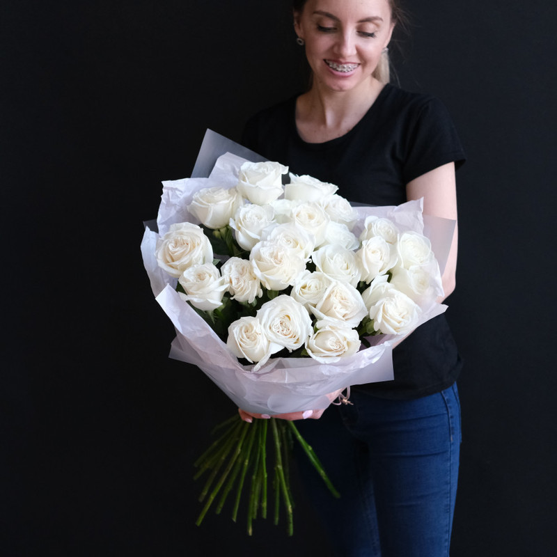 Monobuque of white roses 25 pieces, premium