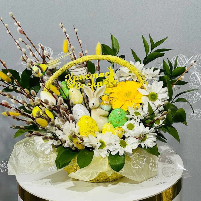 Easter composition of willow and daisies in a basket, standart