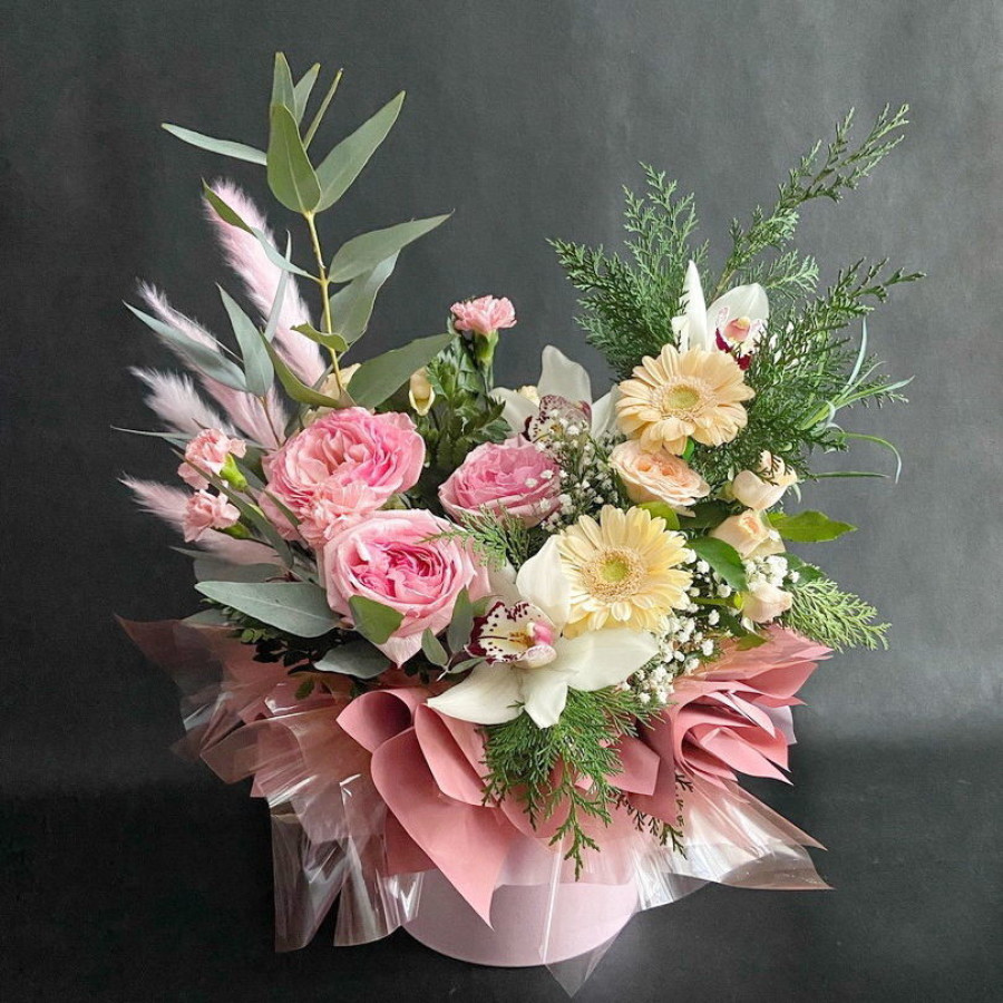 Box with pink flowers, vendor code: 333087867, hand-delivered to 