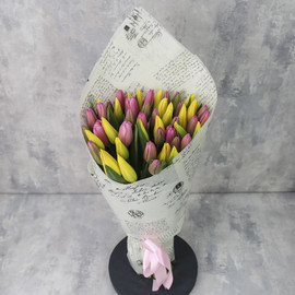 Букет из 51 тюльпана «Желтые и розовые тюльпаны в упаковке»