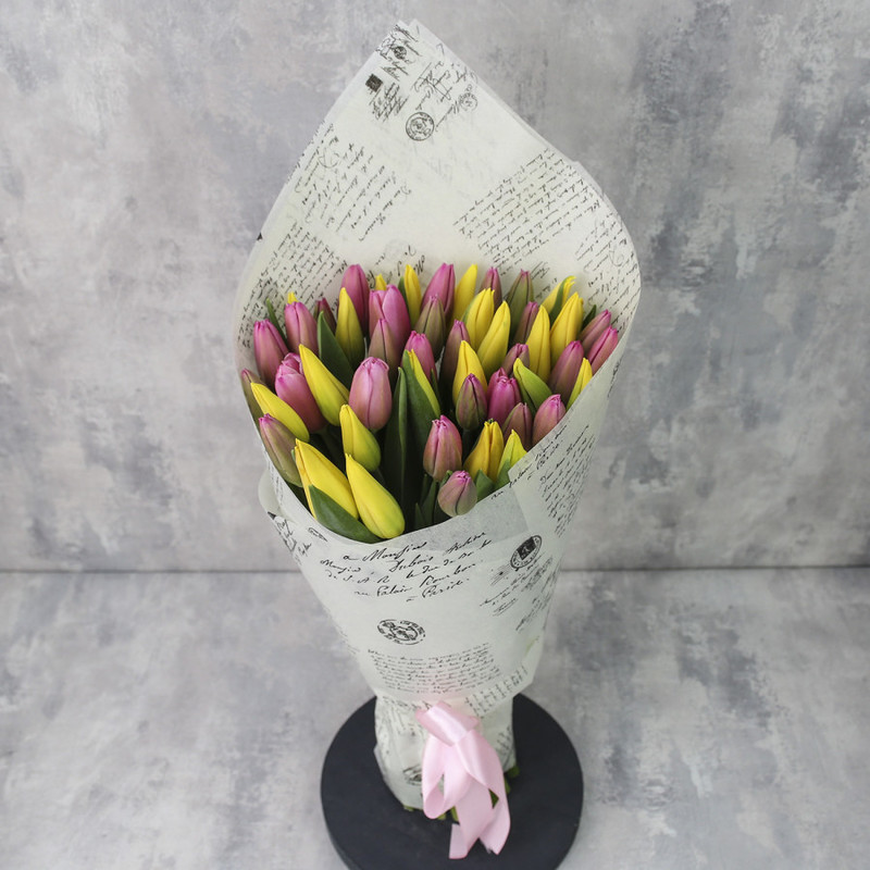 Букет из 51 тюльпана «Желтые и розовые тюльпаны в упаковке», стандартный