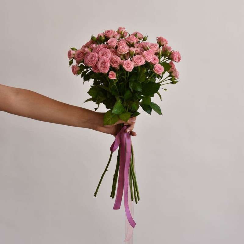 Bouquet of pink spray roses, standart