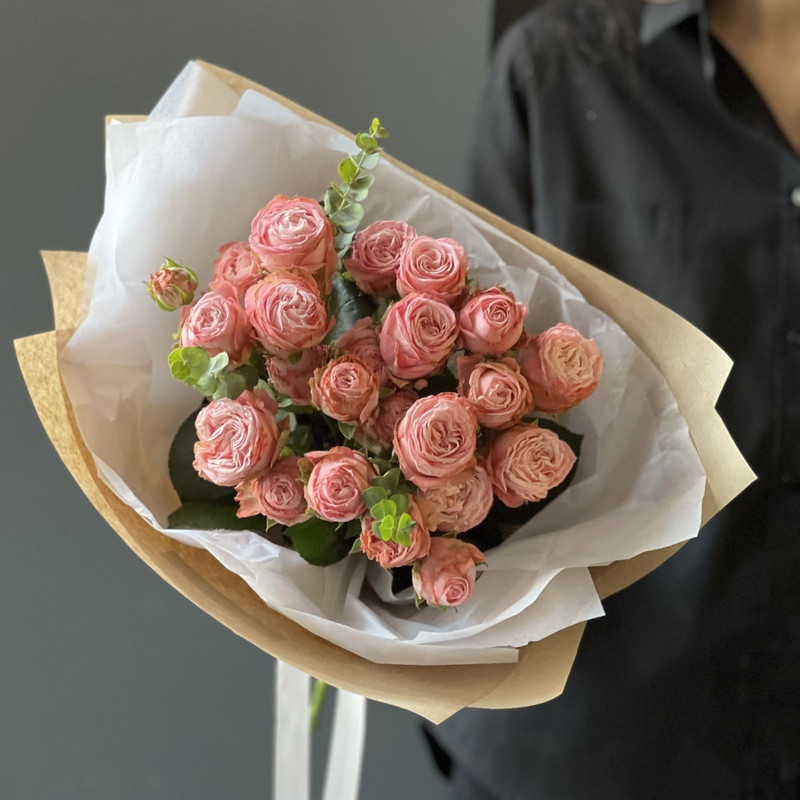Mono bouquet of spray roses and eucalyptus, standart