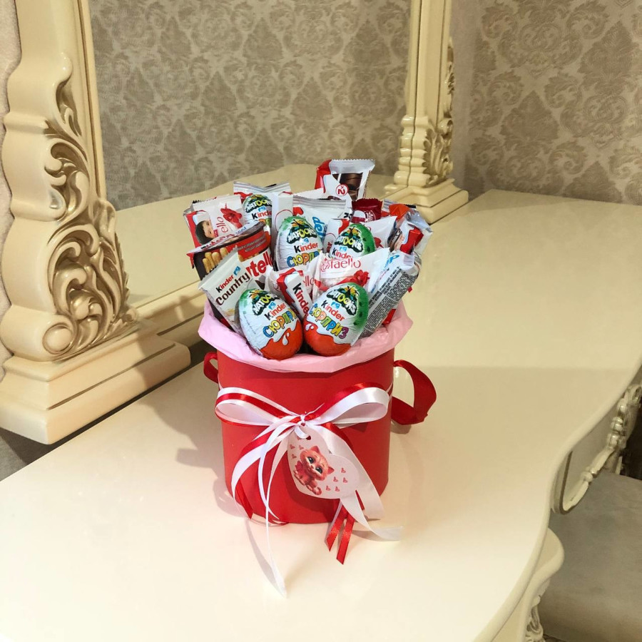 Gift box with kinder chocolate, vendor code: 333036269, hand-delivered to  Moscow (inside MKAD)