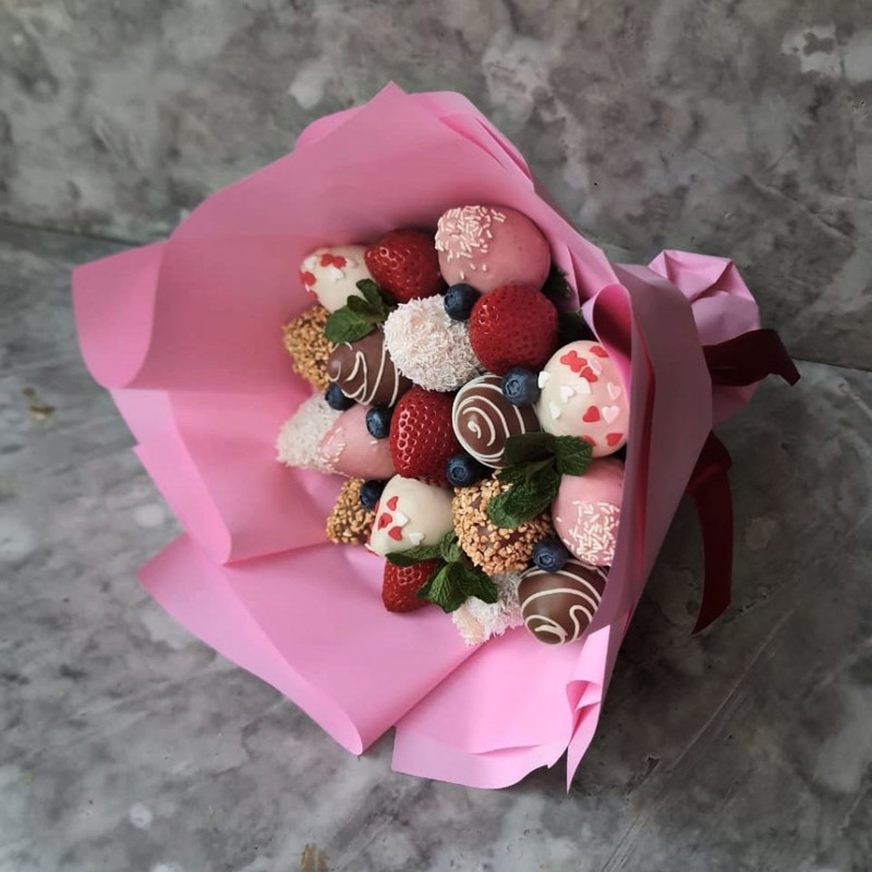 Bouquet of strawberries "Berry mood", standart