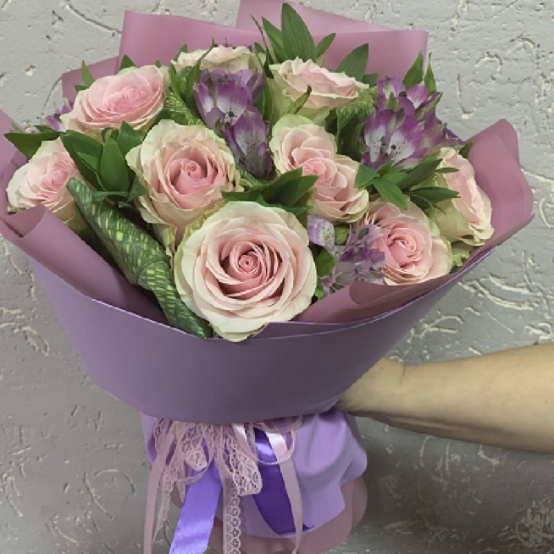 Pink roses with lilac alstrameria, standart