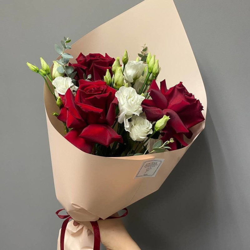 Envelope of flowers with scarlet French rose and eustoma, standart