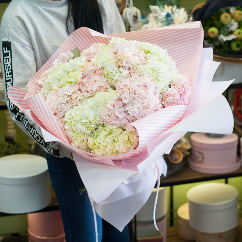 Bouquet of flowers "Pastel hydrangea", standart