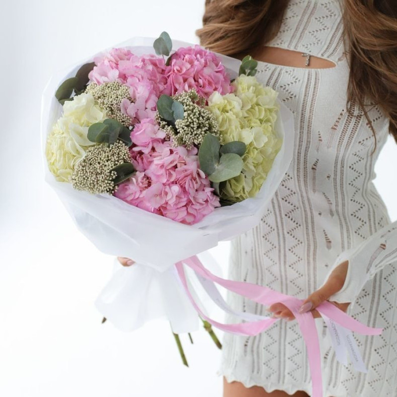 Luxurious bouquet with hydrangeas “Milkshake with mint”, standart