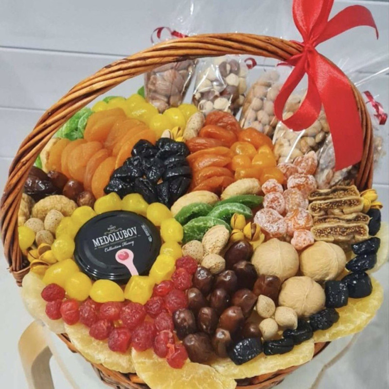 Gift basket with nuts and dried fruits, standart