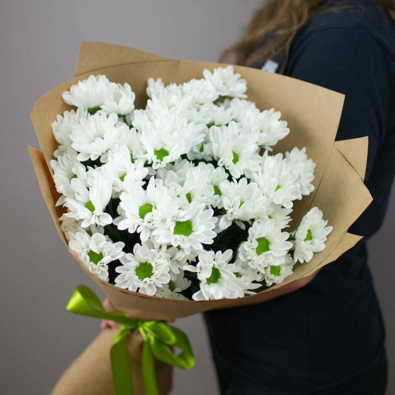 Bouquet of 7 white spray chrysanthemums in craft 50 cm, standart