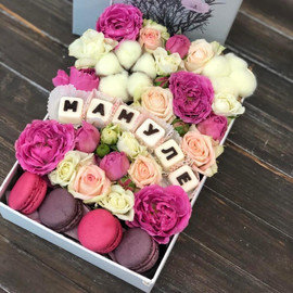 Цветы в коробке «Любимой мамуле»