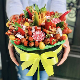 Sausage bouquet in a box
