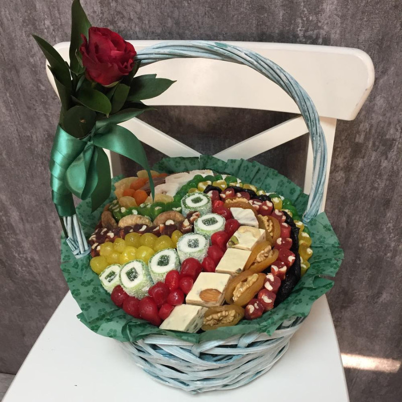 Dried fruit basket with rose, mint 25 cm, standart