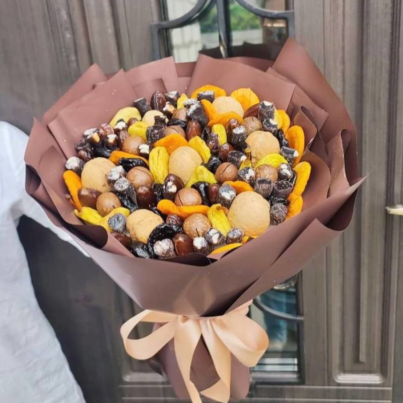 Men's bouquet of dried fruits and nuts, standart