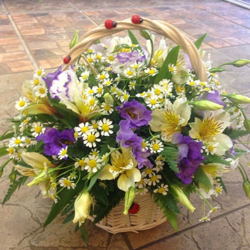 Basket of prefabricated flowers, standart