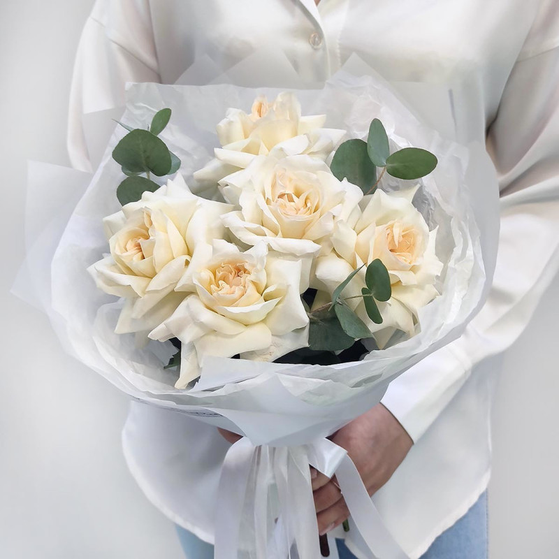 Solo fragrant white roses, standart