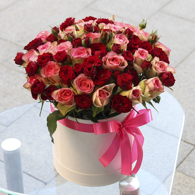 Box of 25 roses "Roses of kenya with red spray roses", standart