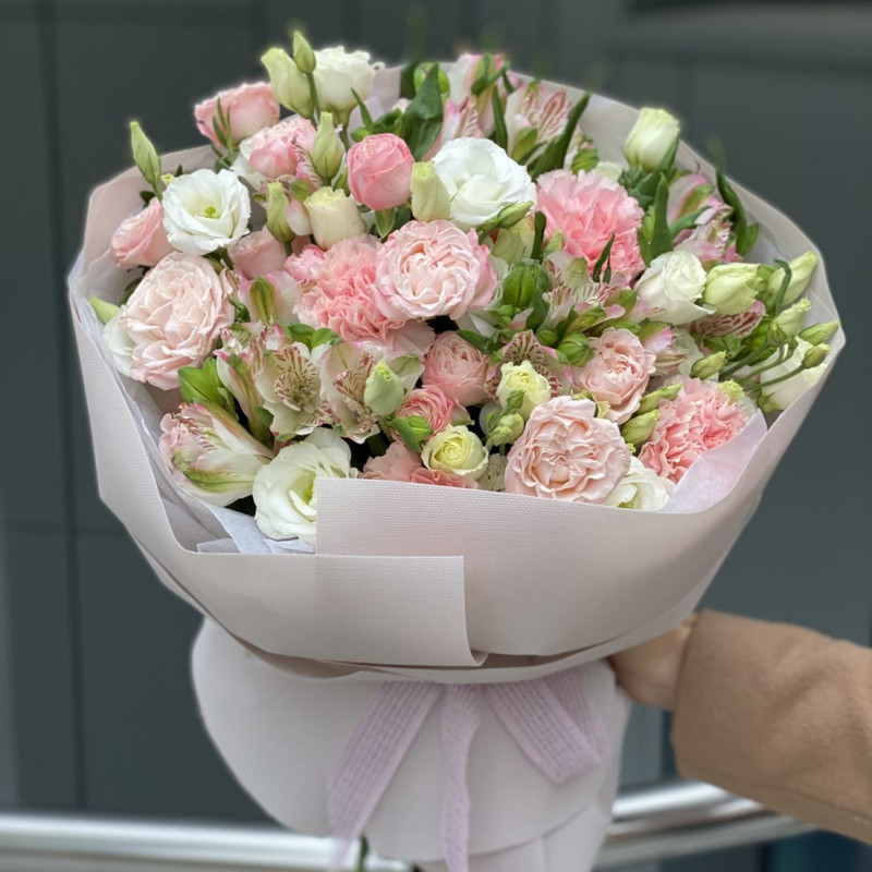 Bouquet of eustoma and peony roses, standart