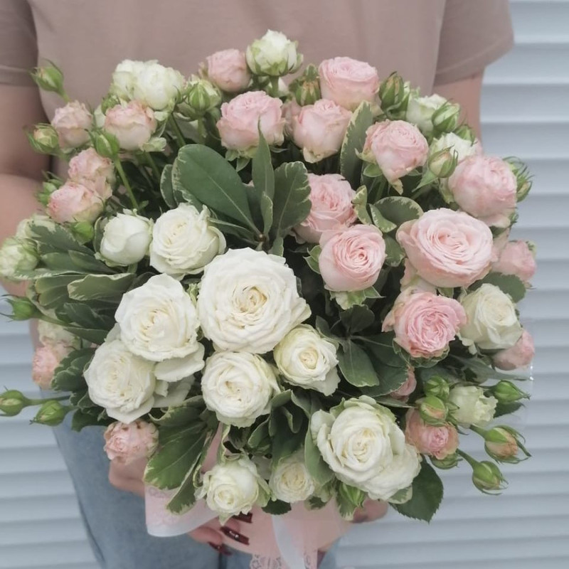 Composition of 15 peony spray roses, standart