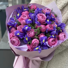 Bouquet of irises and peony roses