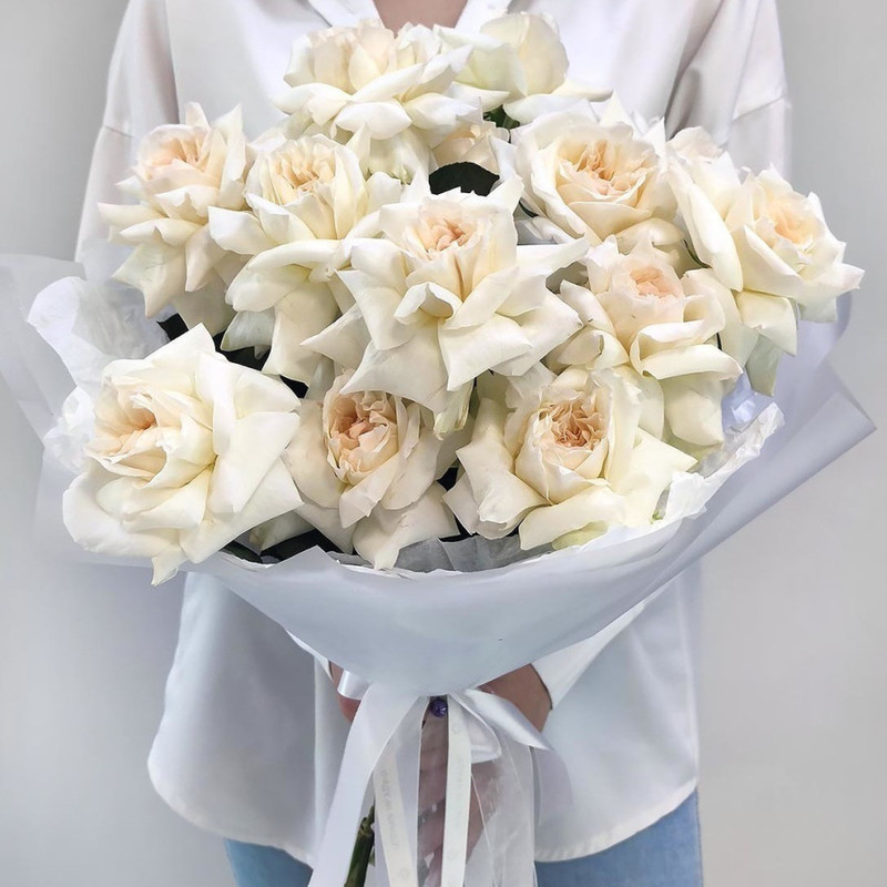 Song of words white bouquet of fragrant roses, standart