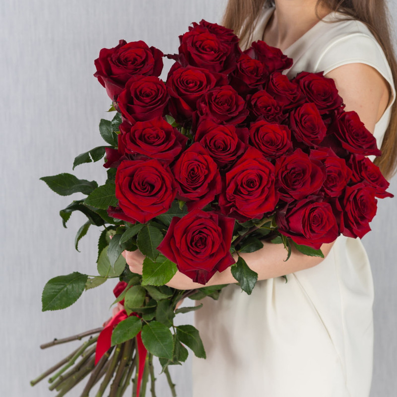 Букет из 25 крупных красных Эквадорских роз 60 см., стандартный