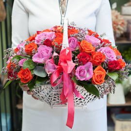 Basket with flowers "Alta Vista"