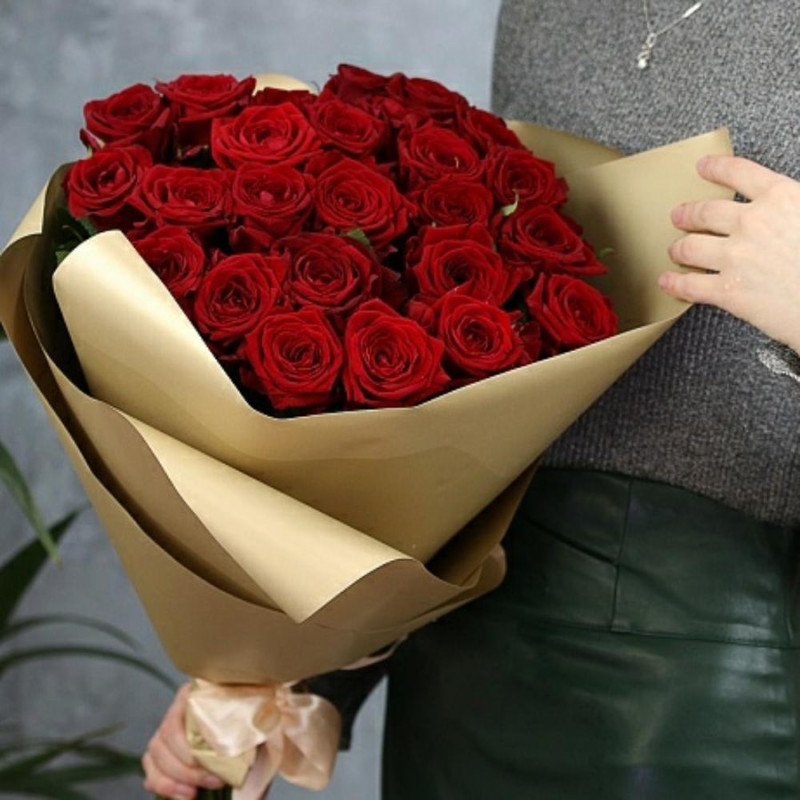 Bouquet of 25 roses in a package, standart