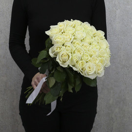 35 белых роз "Аваланч" 50 см