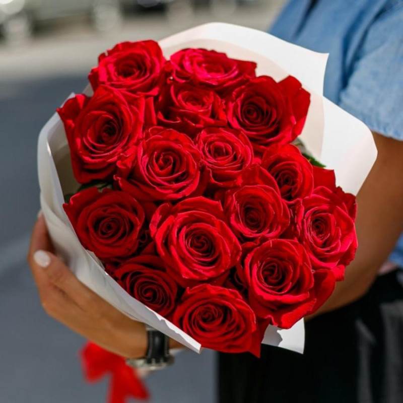 15 красных роз в упаковке 50 см, стандартный