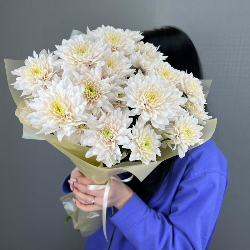 Bouquet of 5 white spray chrysanthemums in designer decoration 50 cm, standart