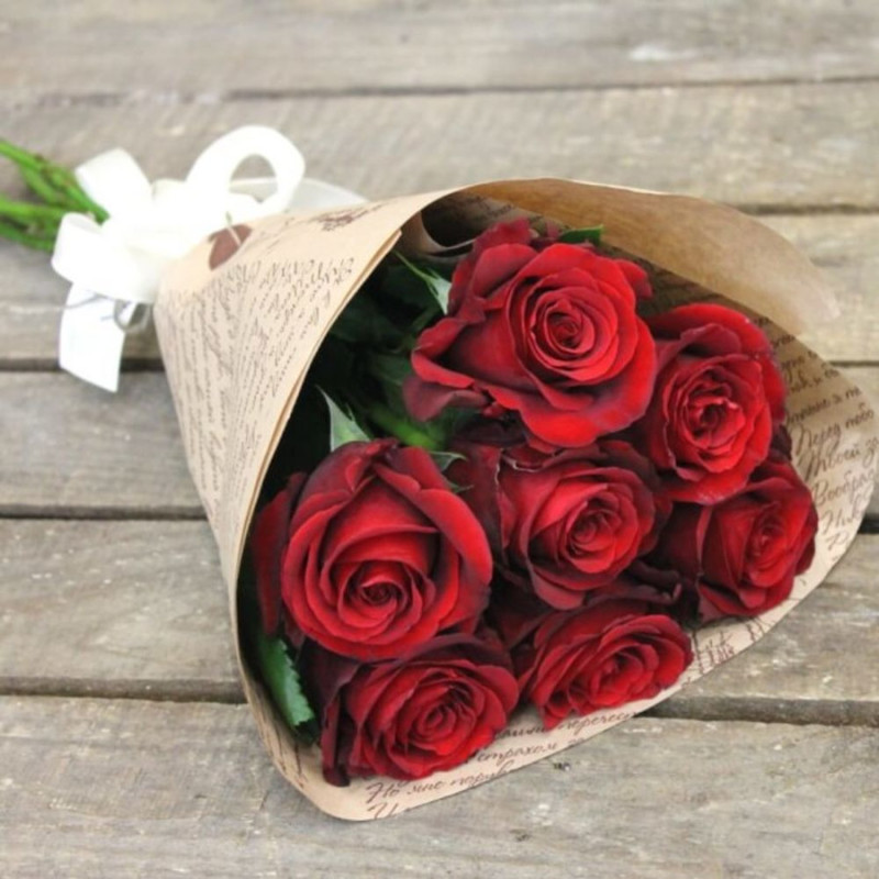 Gorgeous bouquet of 7 scarlet roses, standart