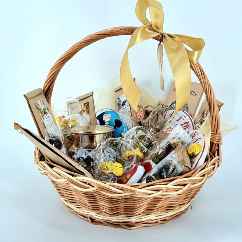 Large basket of luxury tea with sweets and chocolate, standart
