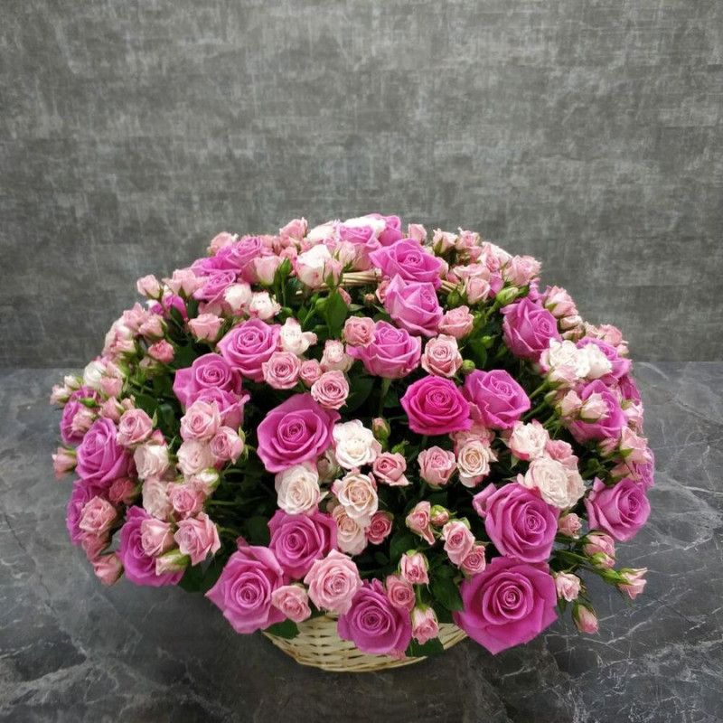 Romantic basket of roses, standart