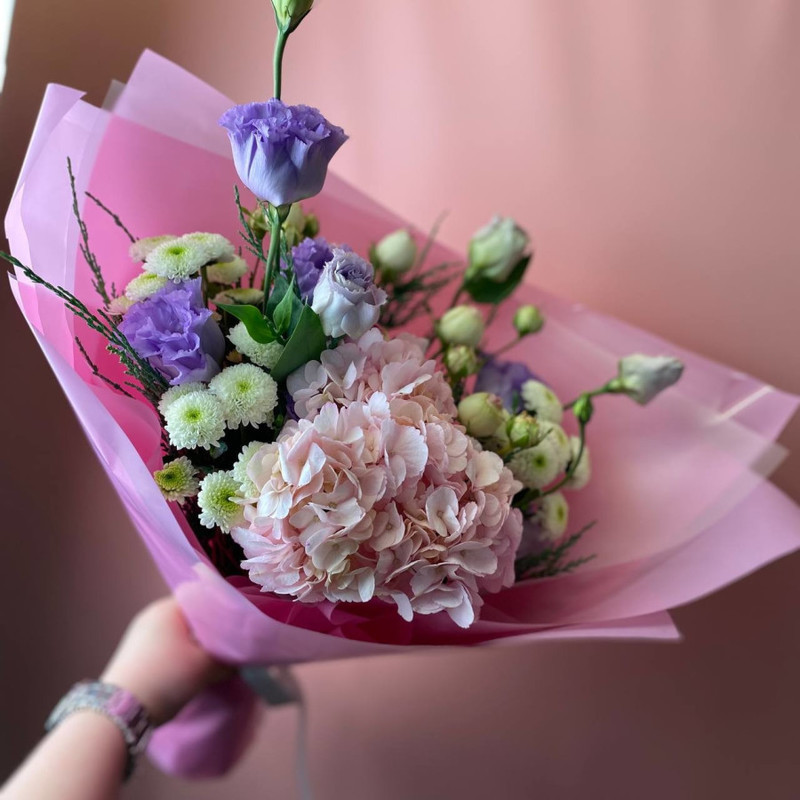 Cute bouquet with hydrangea, standart