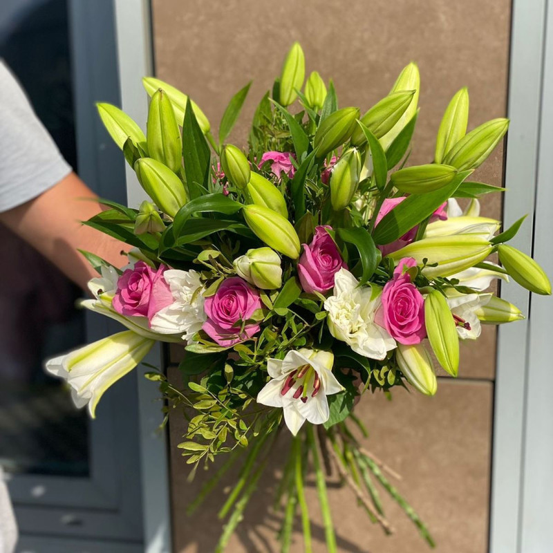Bouquet with lilies, standart